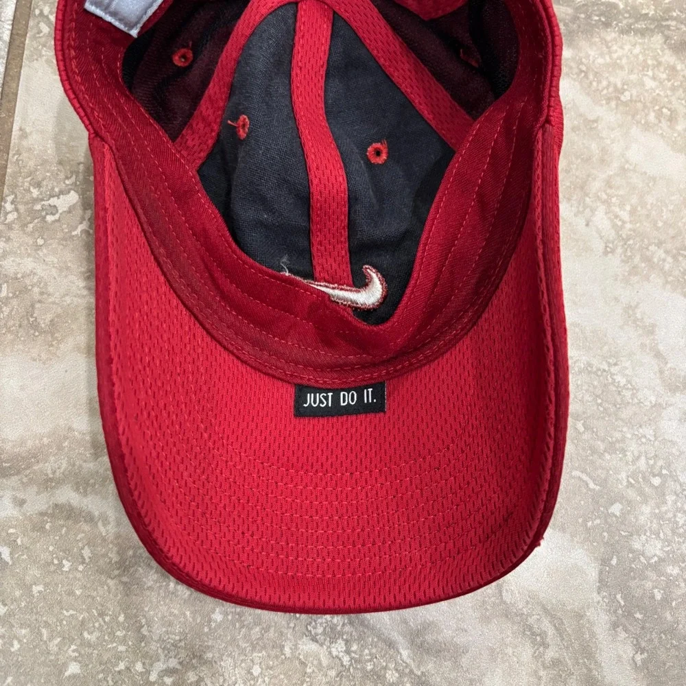 Nike Mens Red Mesh Adjustable Baseball Cap Hat Swoosh Logo Just Do It One Size
